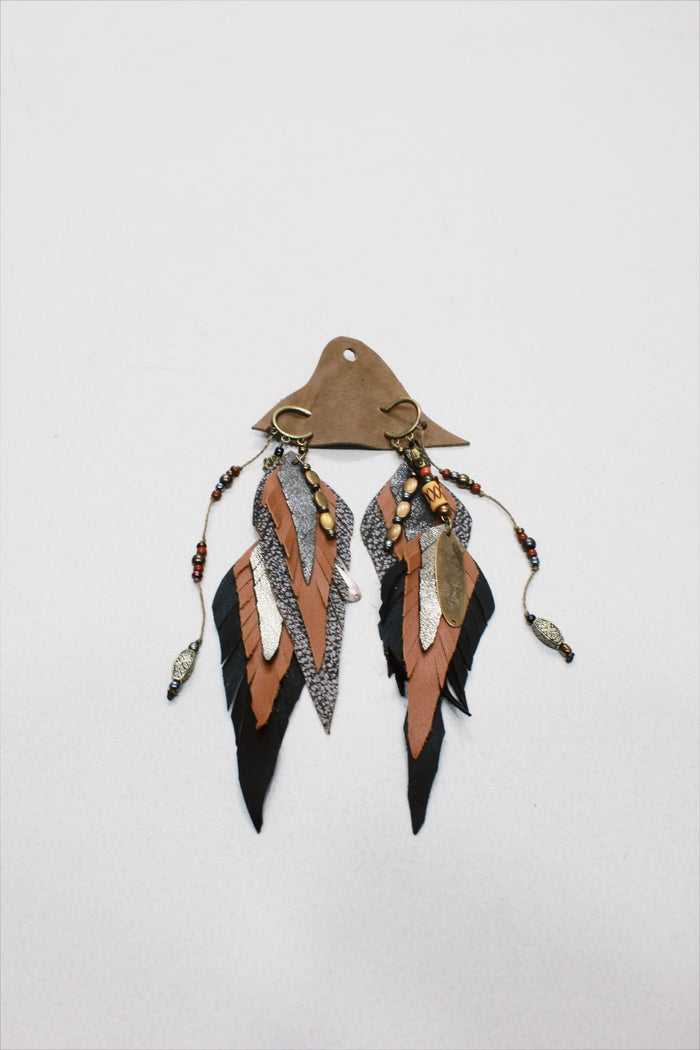 Brinco Artesanal De Couro Com Miçangas Yacamim #657