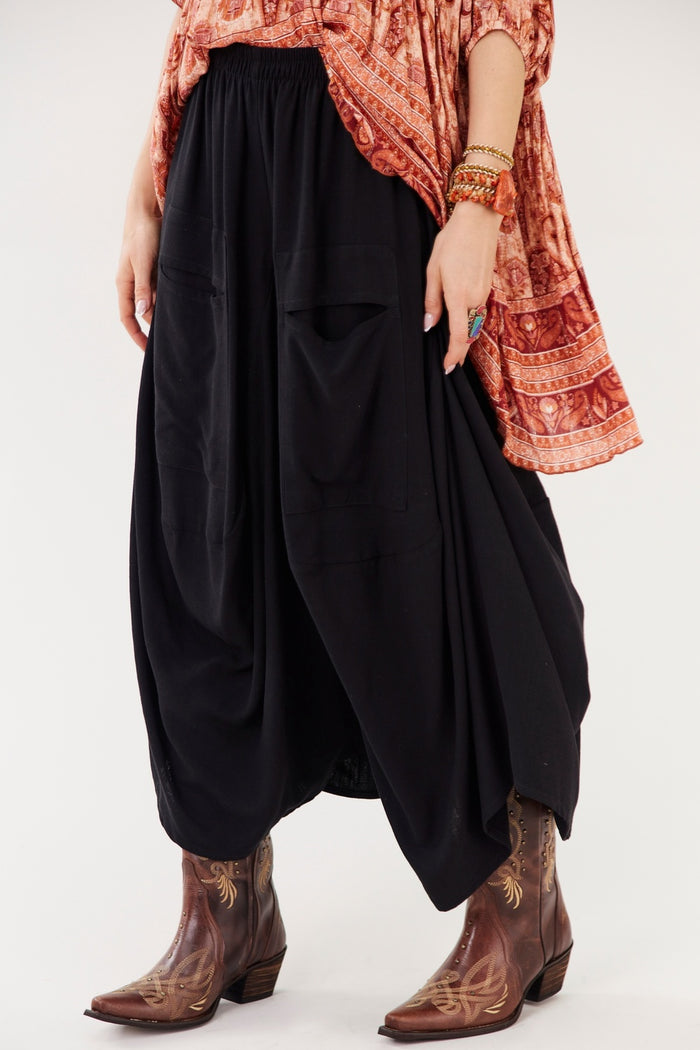 Calça Pantacourt Saruel Com Bolsões Preto Yacamim G7