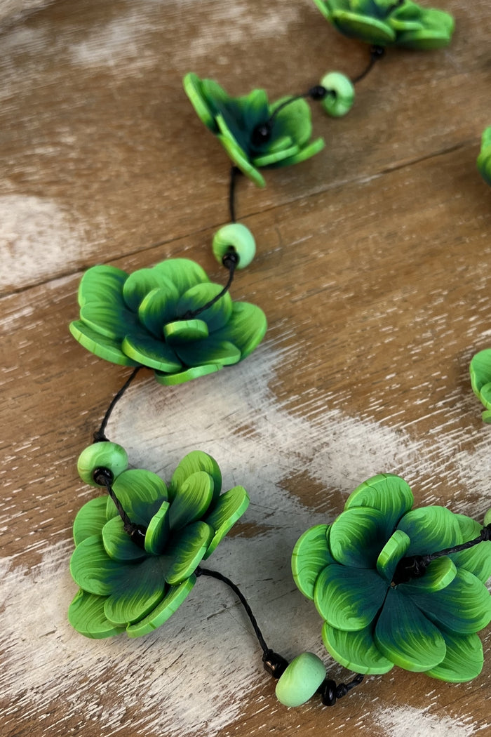 Colar Artesanal De Fimo Flores Verdes Yacamim #279