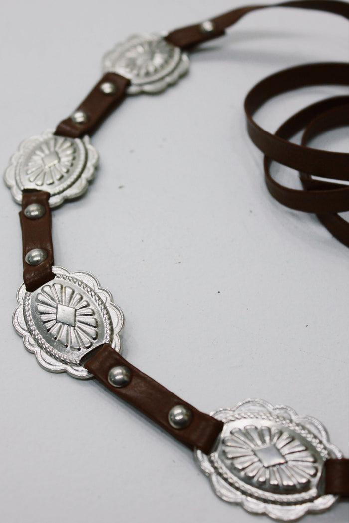 Cinto De Courino De Amarrar Marrom Tira Fina E Metais Yacamim #676