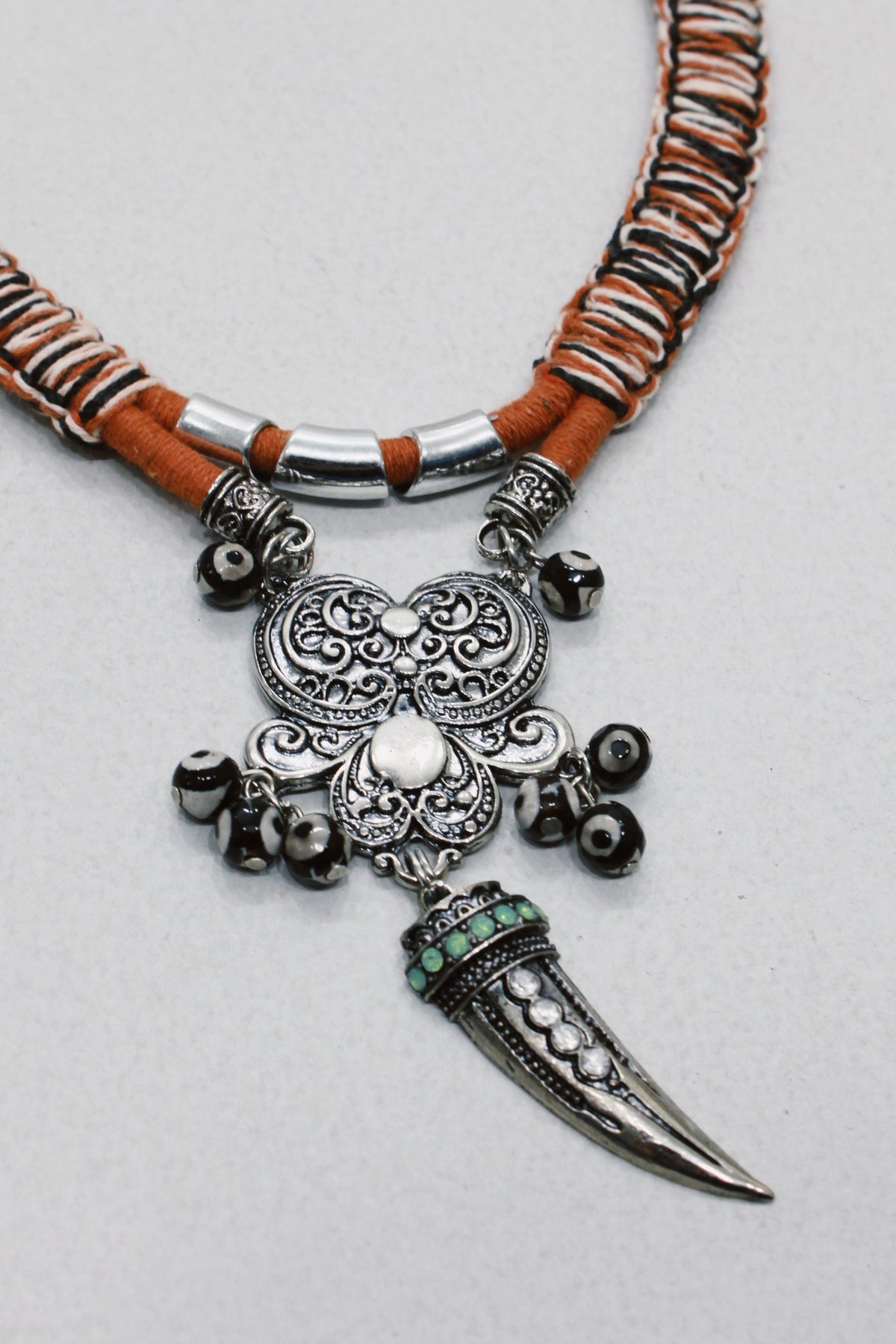 Colar Artesanal Com Pingentes Trabalhado Metálico Yacamim #625