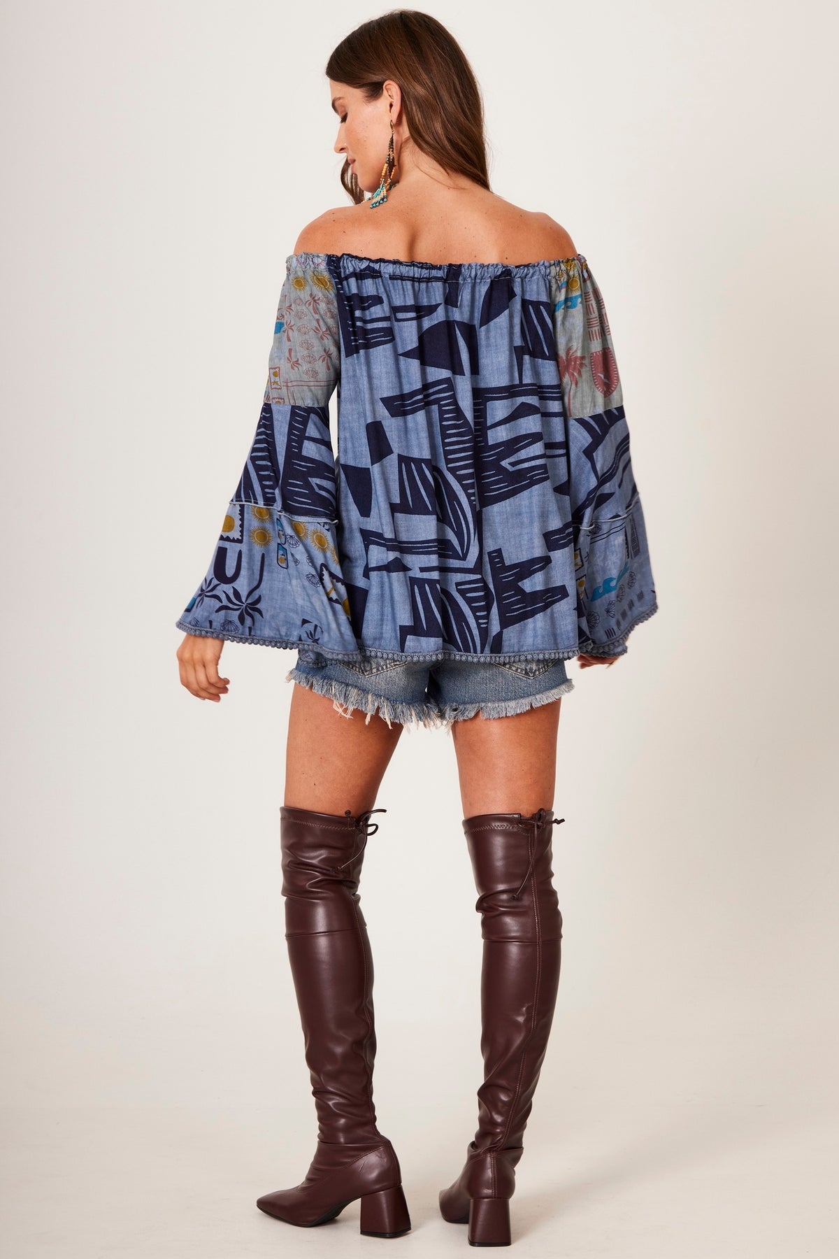 Bata Ciganinha Com Mangas Flare Azul Patchwork Yacamim B21