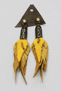 Brinco Artesanal De Couro Amarelo Com Metal Trabalhado Yacamim #648