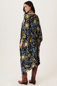 Kaftan Amplo Com Mangas Longas Preto Floral Yacamim J5