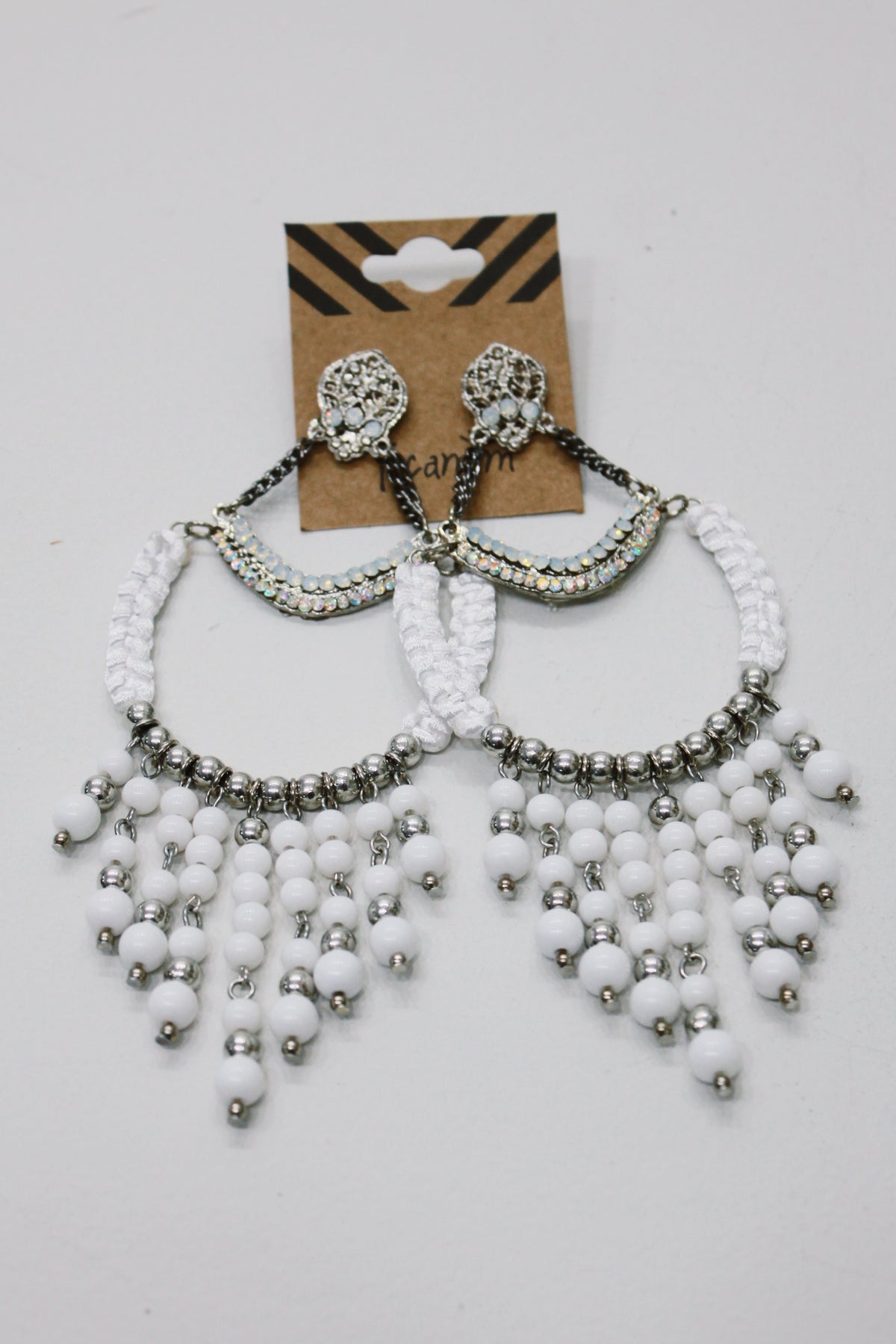 Brinco Artesanal De Miçangas Branco Yacamim #681