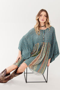 Vestido Curto Com Mangas Longas Yacamim E24