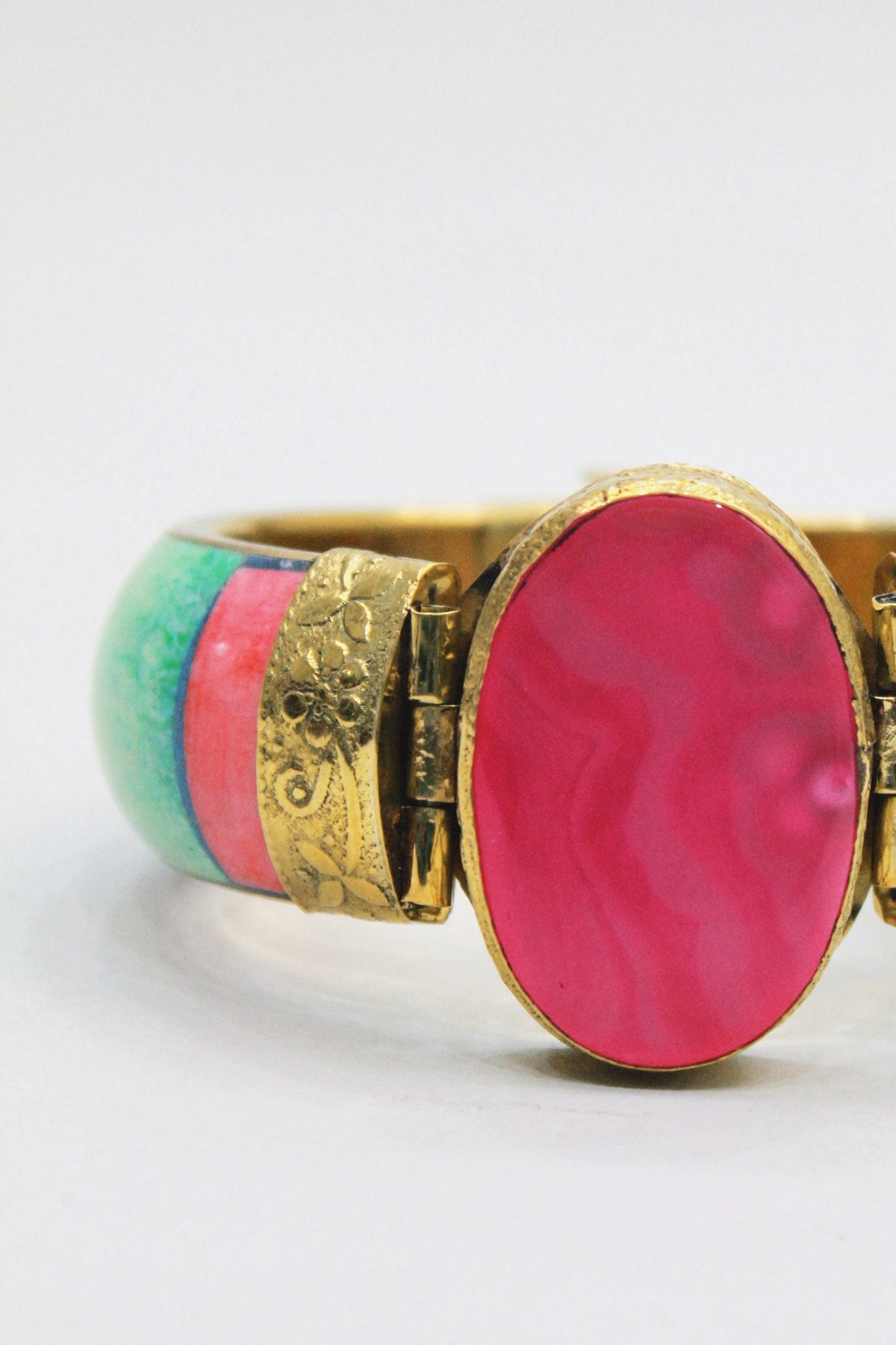 Pulseira Bracelete De Metal Com Pedra Rosa Yacamim #457