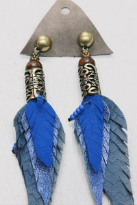 Brinco Artesanal De Couro Azul Com Metal Trabalhado Yacamim #655