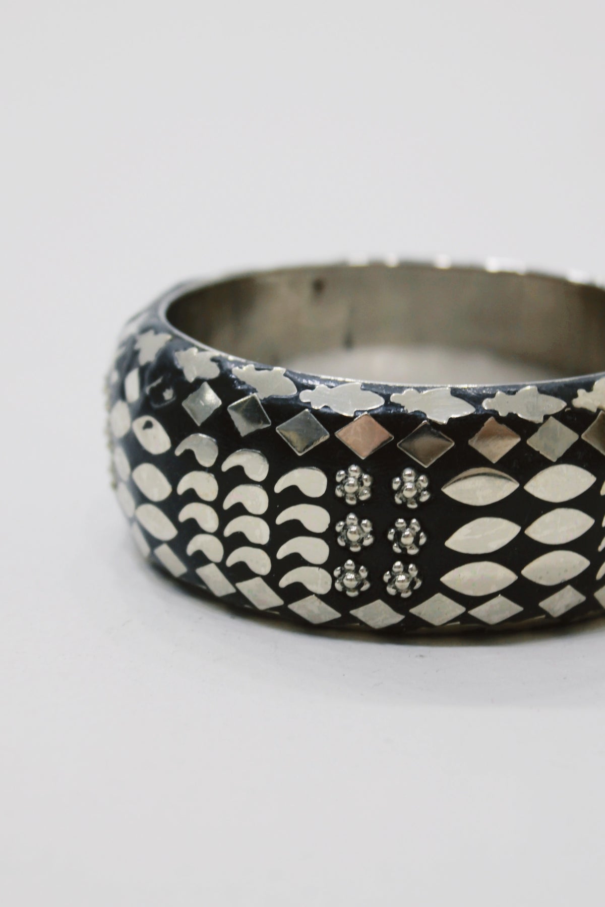 Pulseira Bracelete Largo De Cerâmica Com Metais Yacamim #757