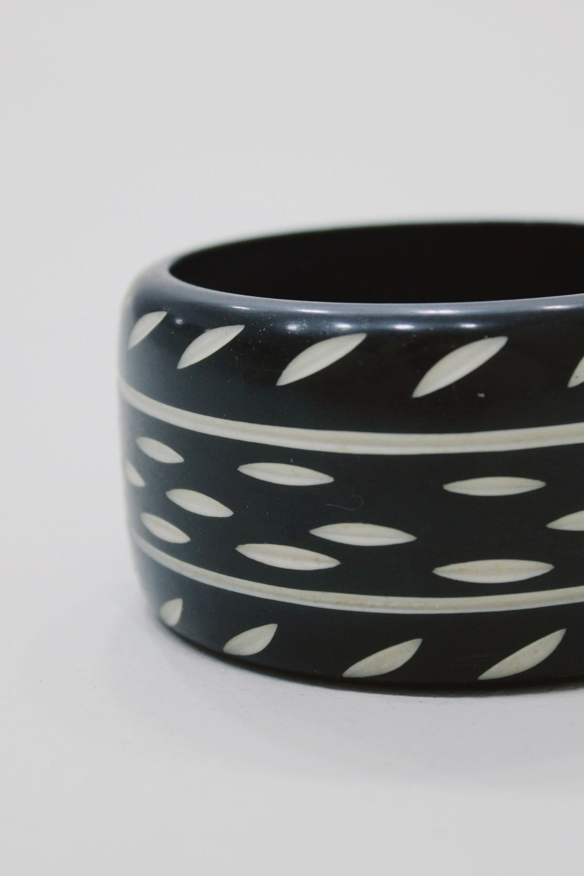 Pulseira Bracelete Largo De Cerâmica Com Textura Yacamim #758