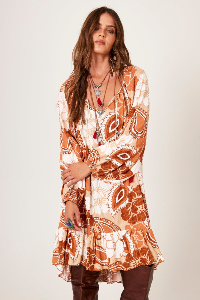 Vestido Curto Com Mangas Longas Marrom Estampado Yacamim C18