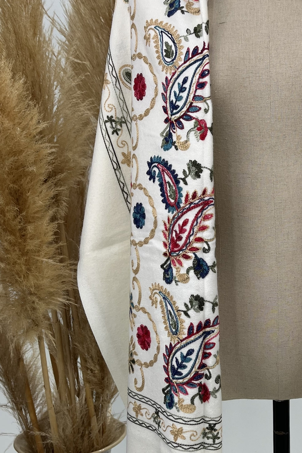 Cachecol Cashmere Off White Bordado Yacamim #222