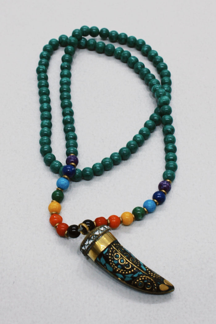 Colar Artesanal Com Pingente De Dente De Metal Verde Yacamim #622