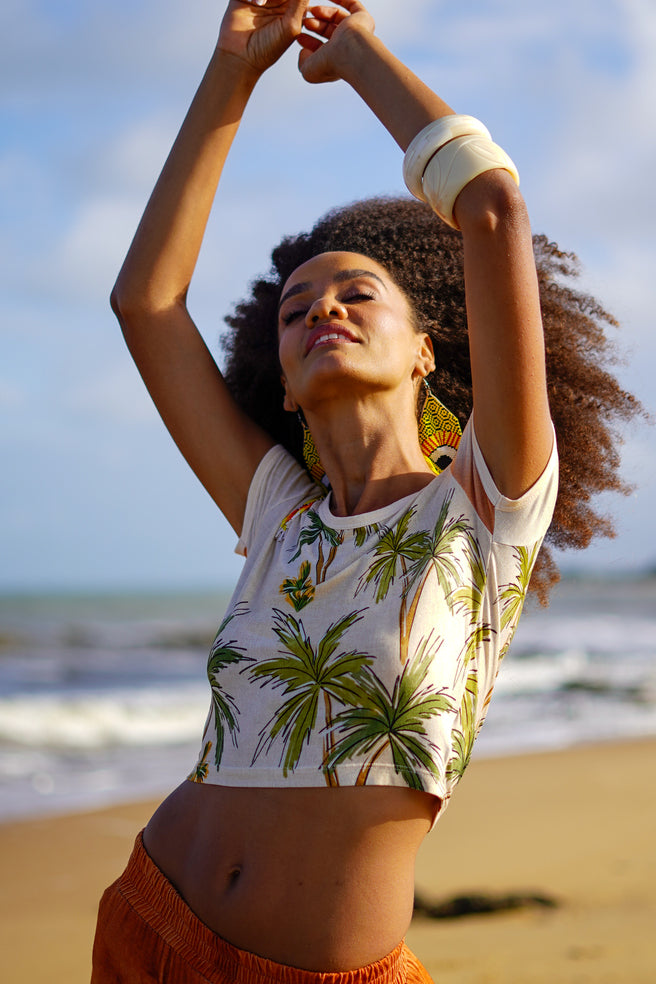 Blusa Cropped Bege Cocada Coleção Bahêa Yacamim Q2