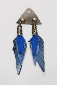 Brinco Artesanal De Couro Azul Com Metal Trabalhado Yacamim #655