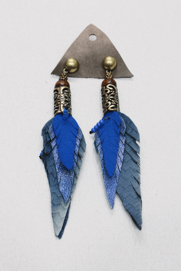 Brinco Artesanal De Couro Azul Com Metal Trabalhado Yacamim #655