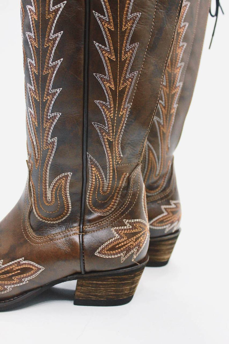 Bota Cano Alto 52cm Bordada Marrom Yacamim #471