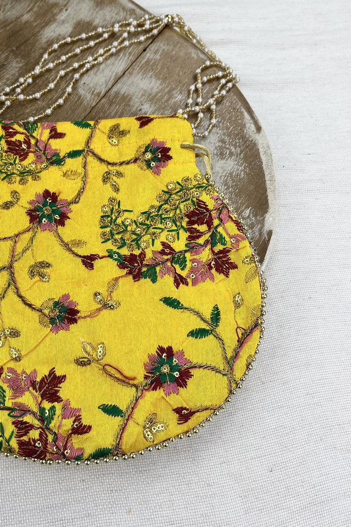 Bolsa Tipo Saco Amarela Pequena Bordada Yacamim #201