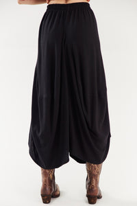 Calça Pantacourt Saruel Com Bolsões Preto Yacamim G7