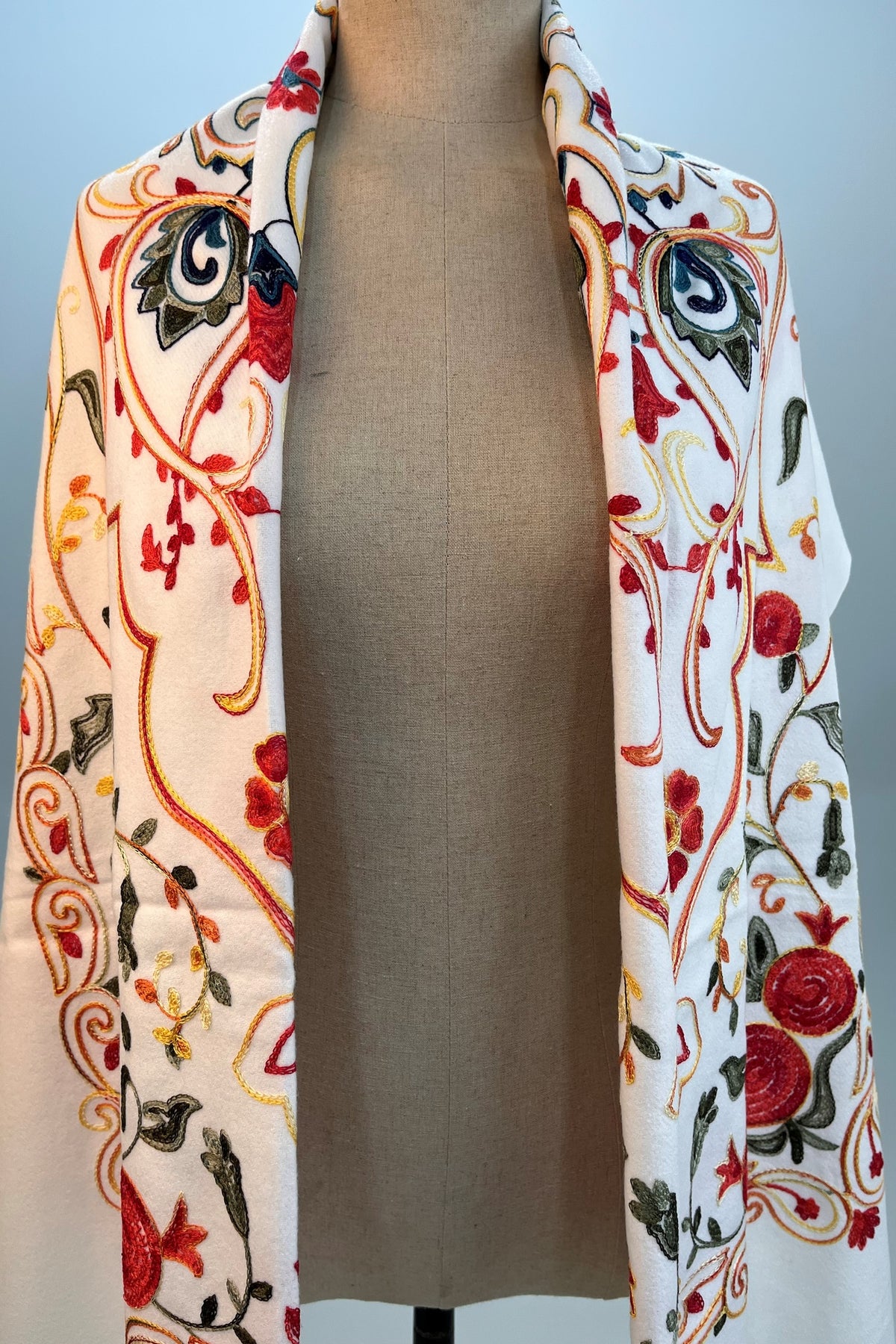 Cachecol Cashmere Branco Bordado Yacamim #311
