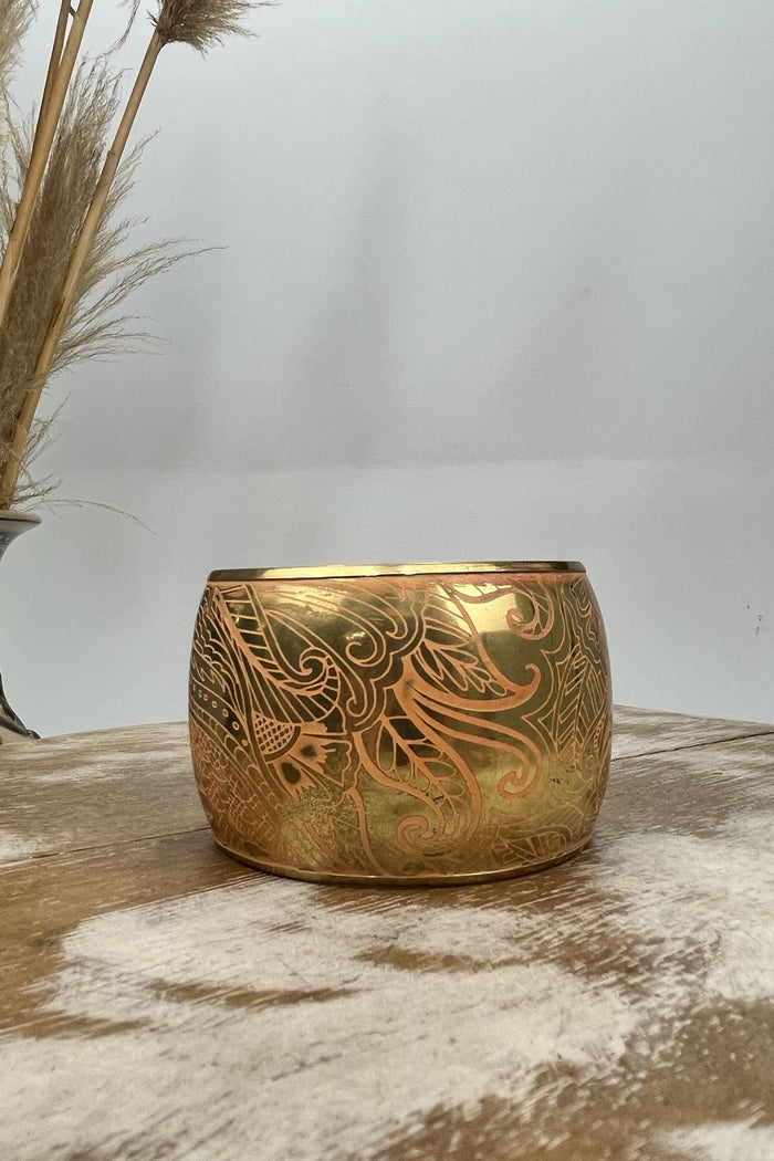 Pulseira De Metal Com Desenho Gravado Salmão Yacamim #181