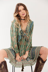 Vestido Curto Com Mangas Longas Yacamim D14