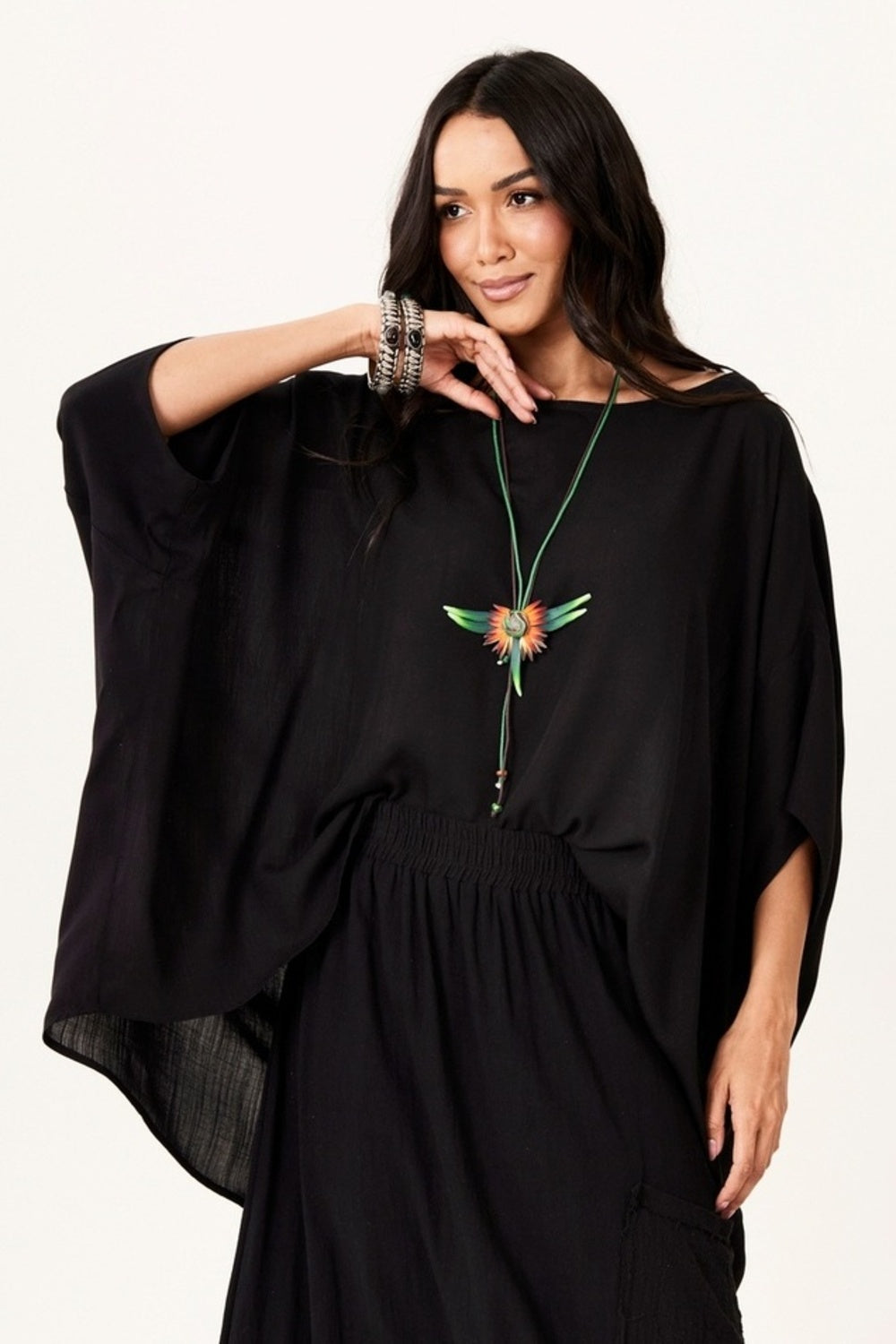 Bata Ampla Com Decote Ombro A Ombro Preto Yacamim B29