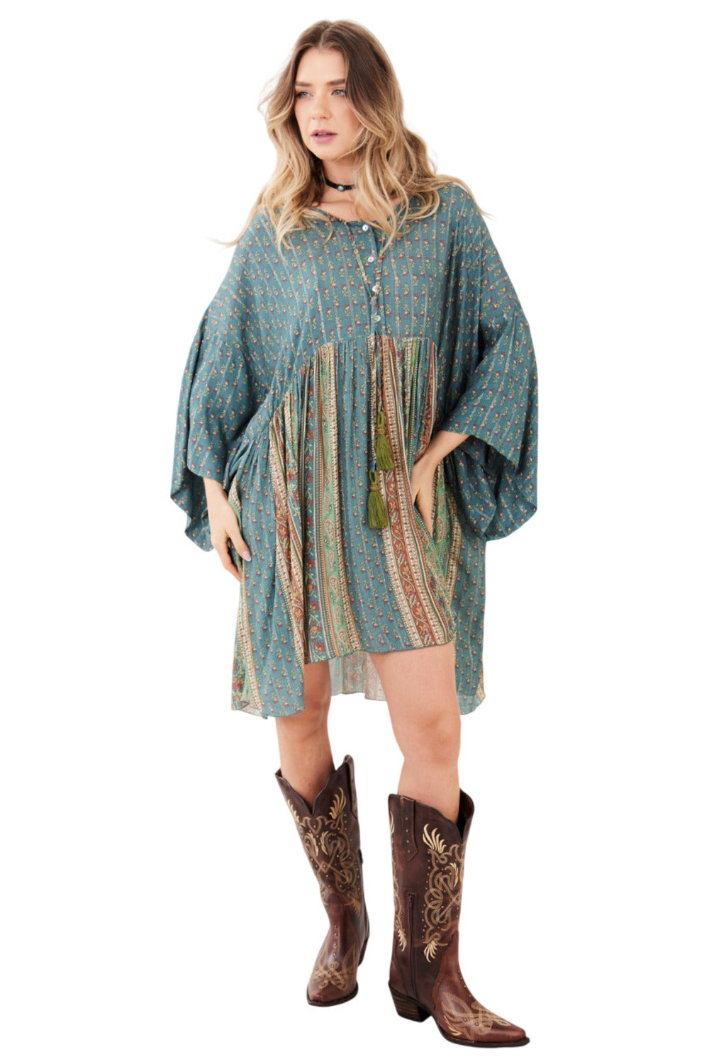 Vestido Curto Com Mangas Longas Yacamim E24