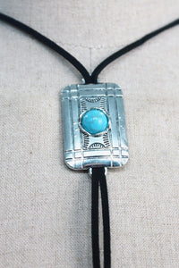 Colar Gravatinha Preto Com Pedra Verde Yacamim #415