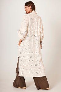 Chemise Longa De Linho Com Bordados Bege Yacamim M2