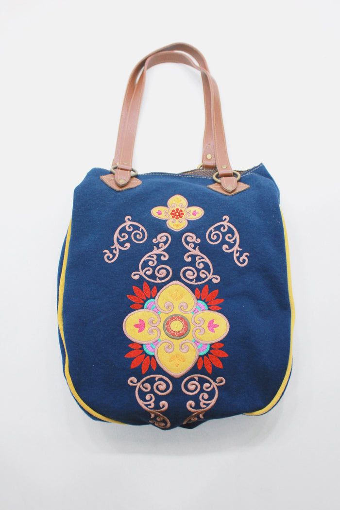 Bolsa De Lona Grande Artesanal Com Bordados Azul Marinho Yacamim #524
