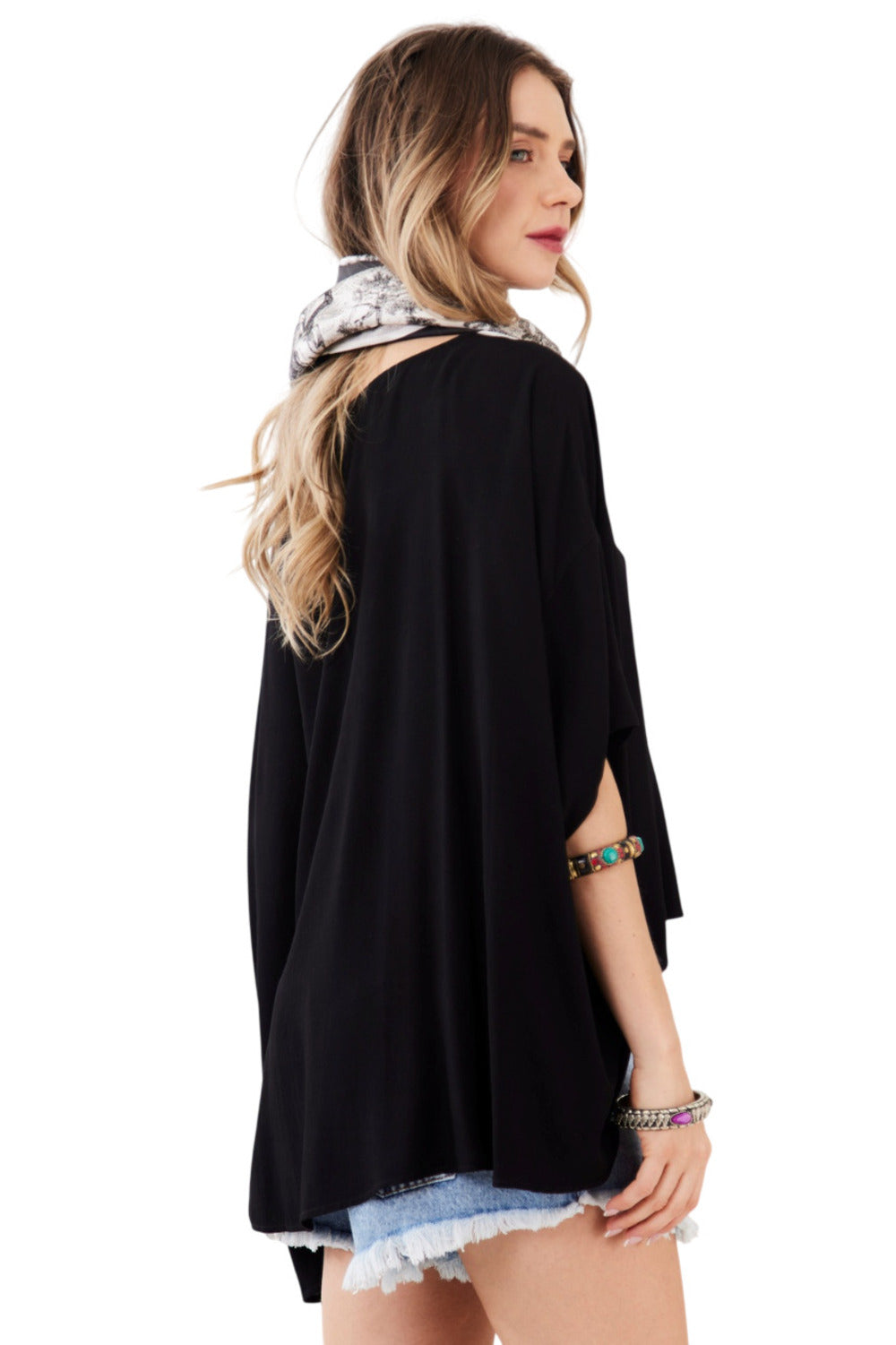 Bata Ampla Com Decote Ombro A Ombro Preto Yacamim B29