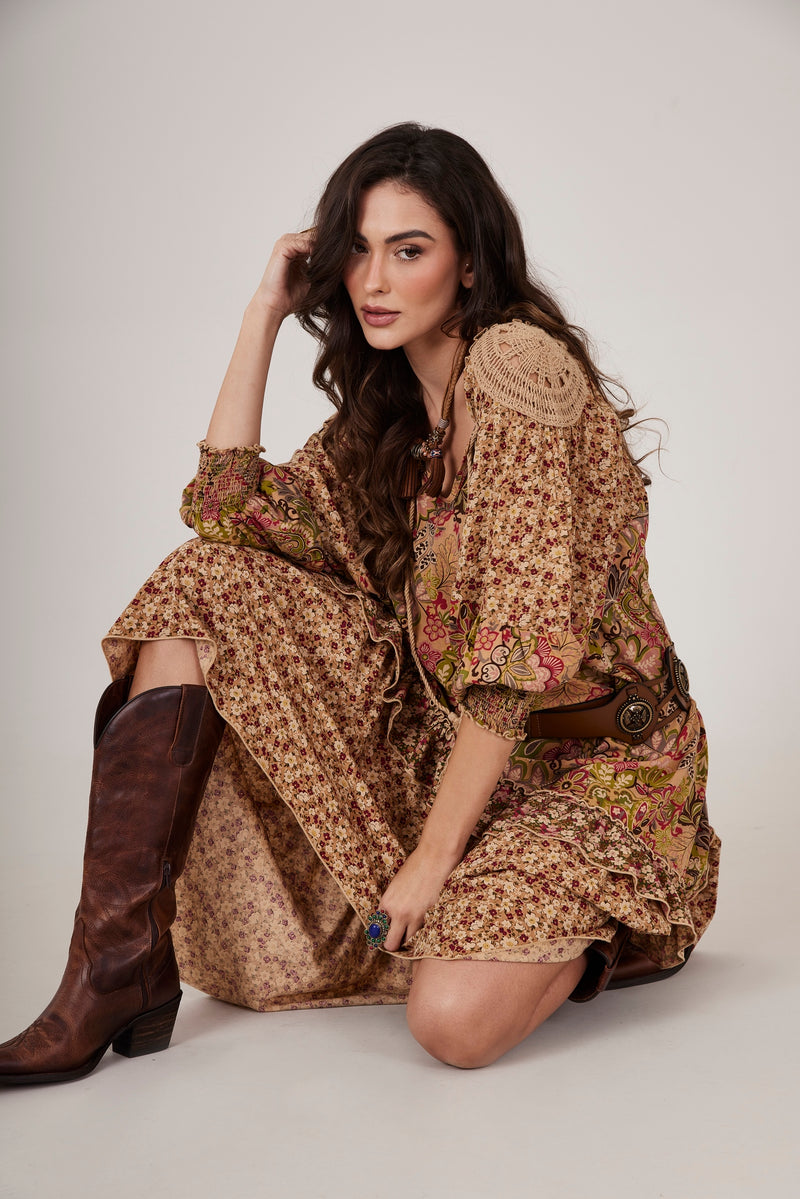 Un ejemplo de vestido midi ideal para septiembre.