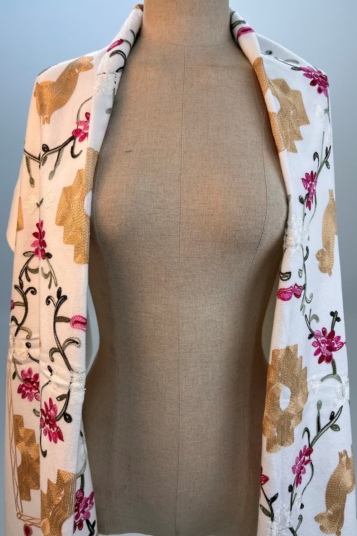 Cachecol Cashmere Branco Bordado Yacamim #325