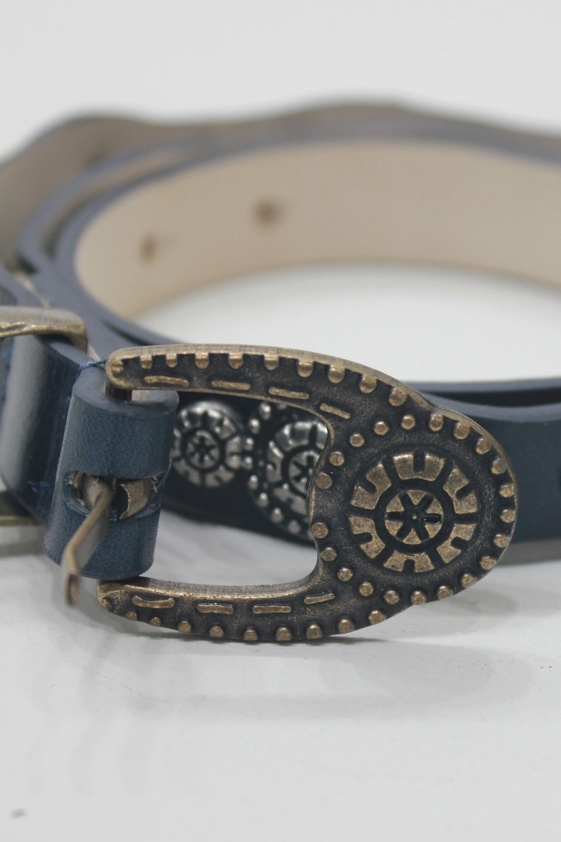 Cinto De Couro Azul Marinho Com Fivela Ouro Velho Yacamim #667