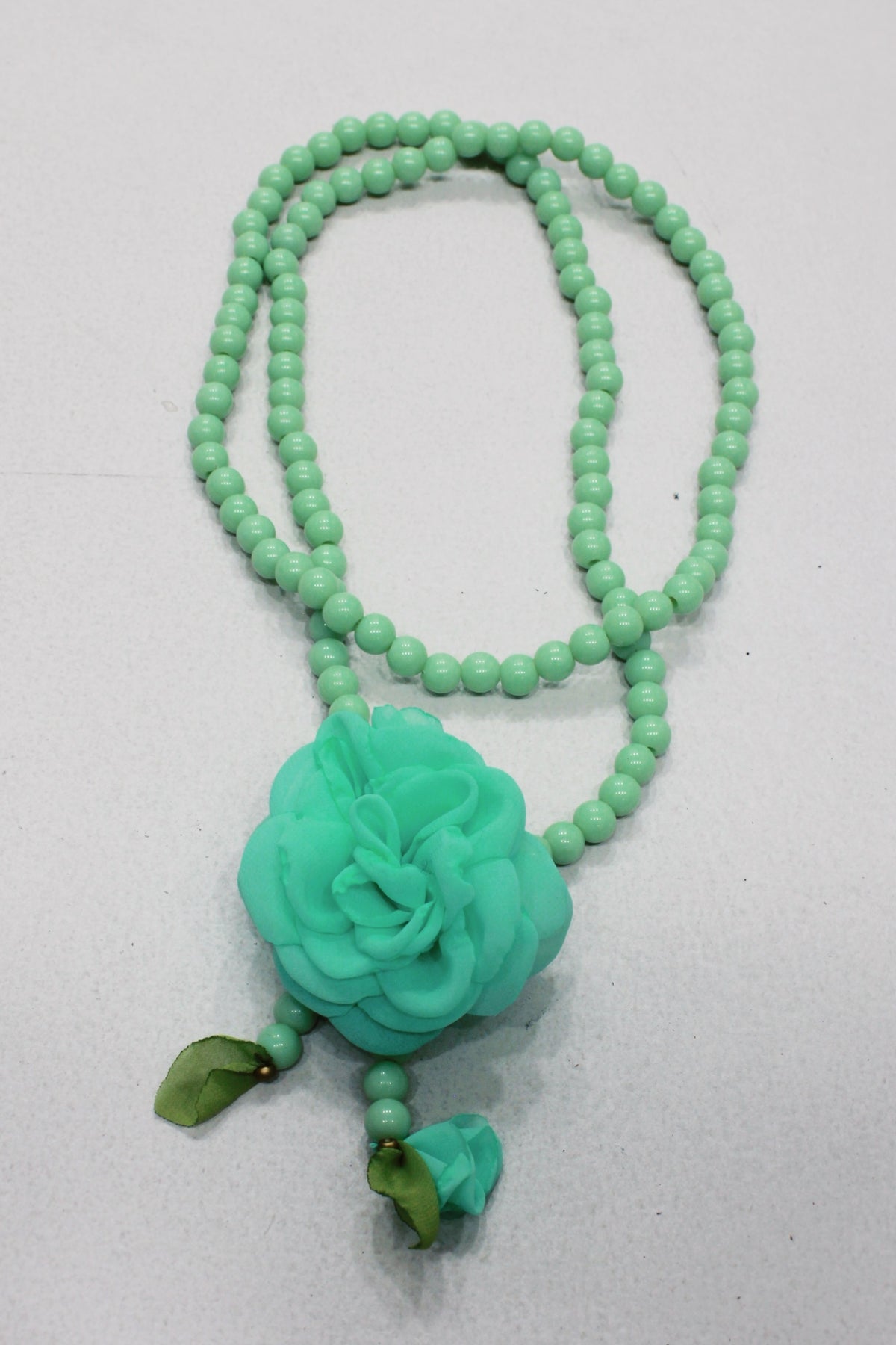 Colar Ave Maria Com Flor Verde Claro Yacamim #638