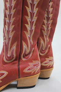Bota Cano Alto 52cm Bordada Vermelha Yacamim #470
