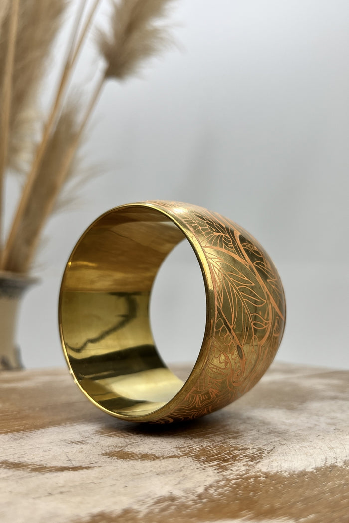 Pulseira De Metal Com Desenho Gravado Salmão Yacamim #181