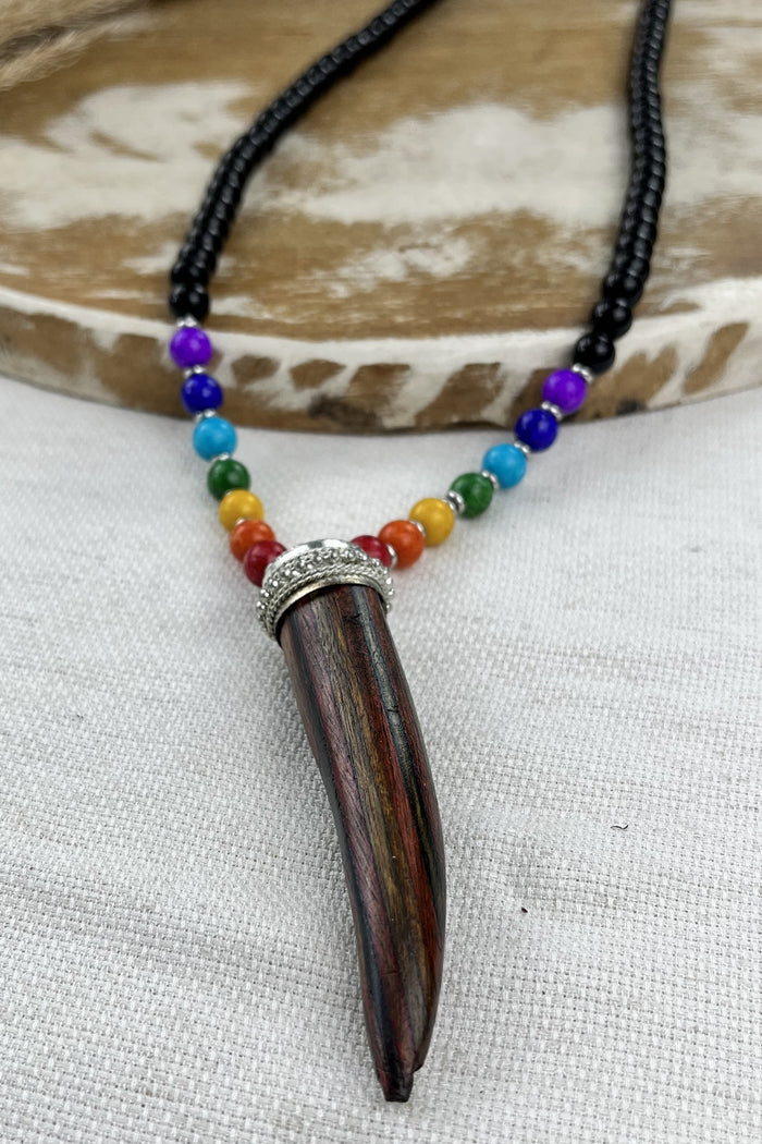 Colar Artesanal Preto Com Pingente De Dente De Madeira Yacamim #194