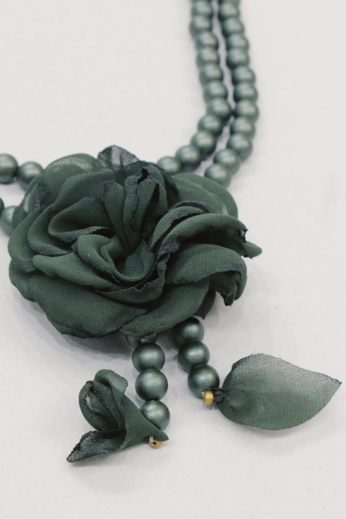 Colar Ave Maria Com Flor Verde Escuro Yacamim #596