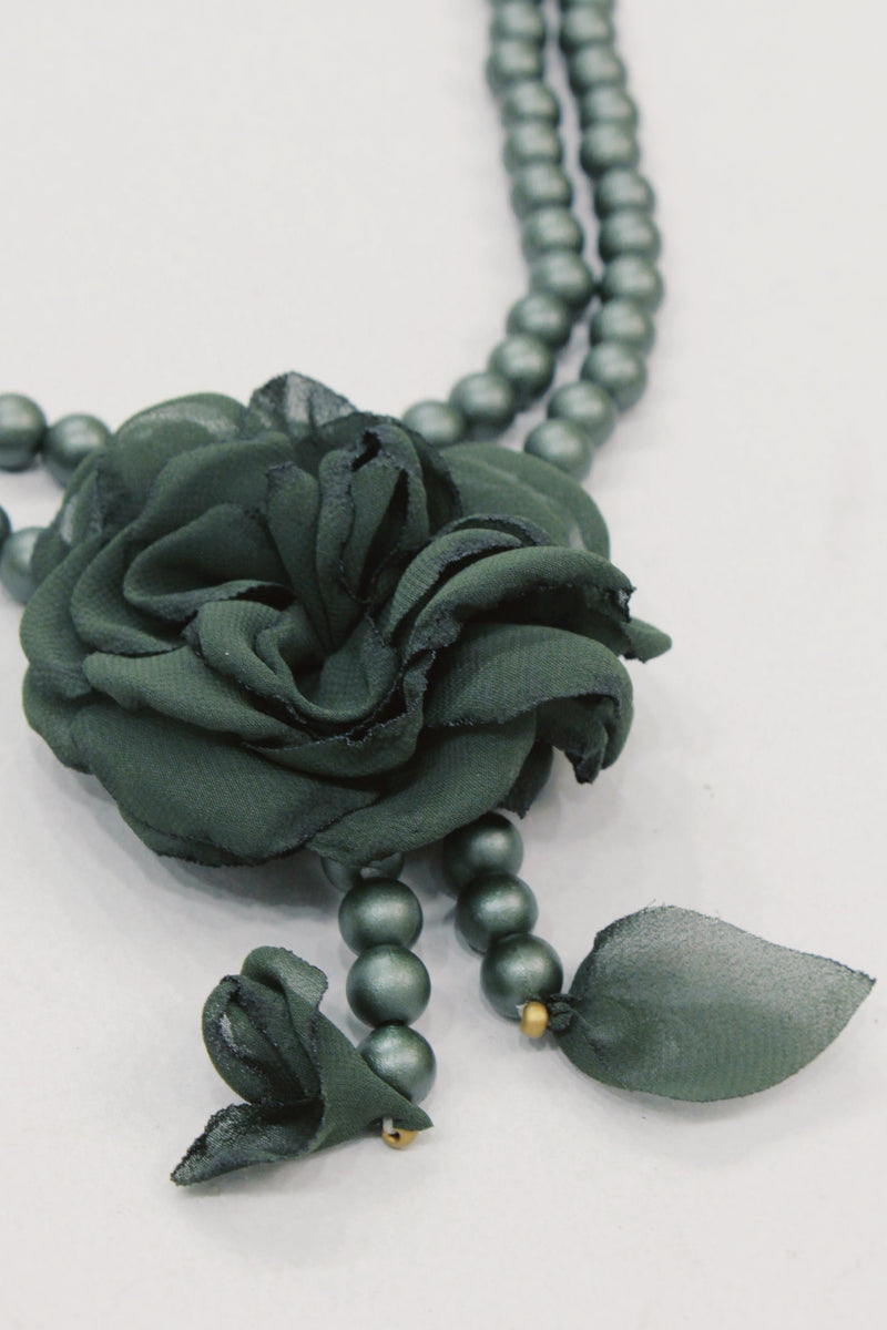 Colar Ave Maria Com Flor Verde Escuro Yacamim #596