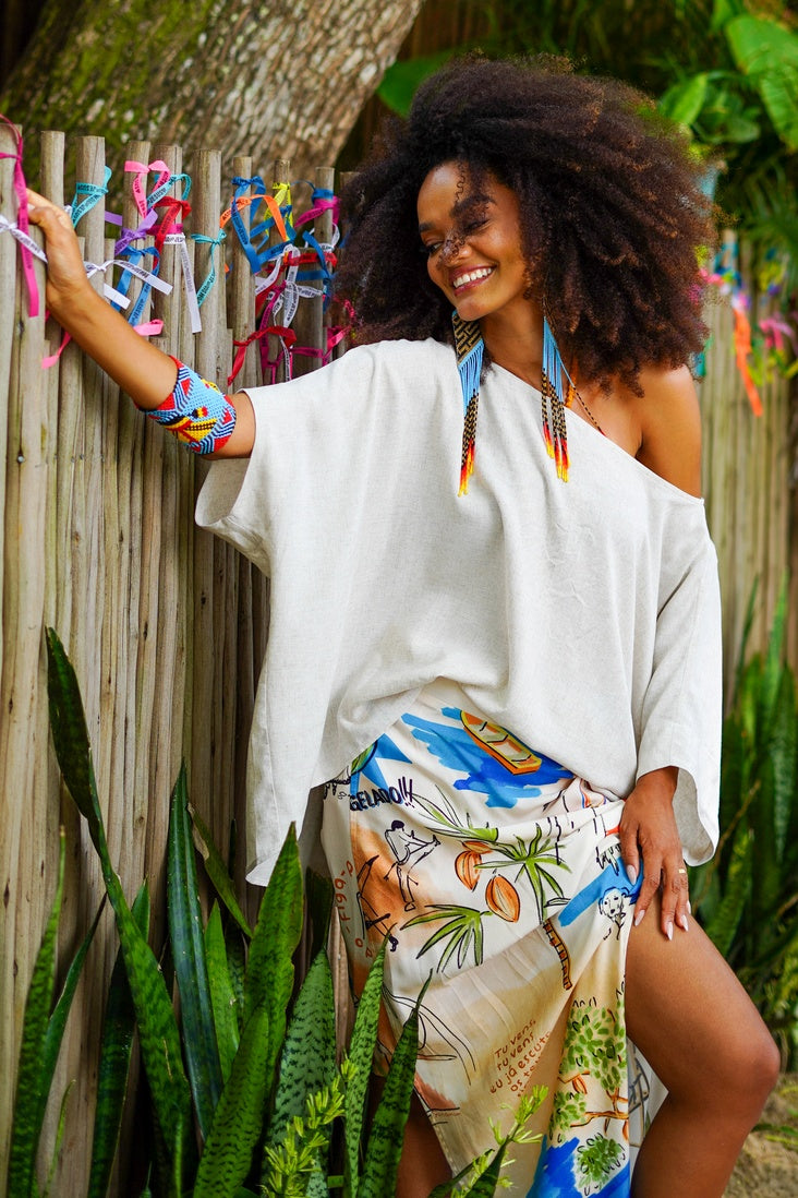 Bata Ampla Decote Canoa Bege Coleção Bahêa Yacamim R1