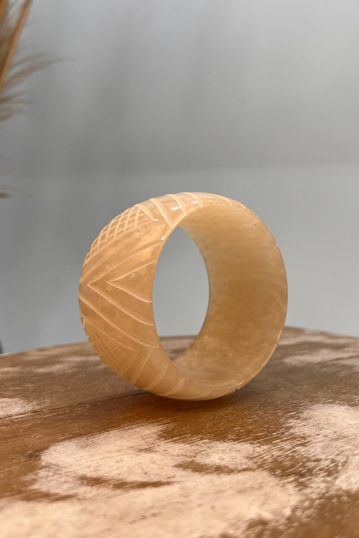 Pulseira Bracelete Com Recortes Bege Yacamim #270
