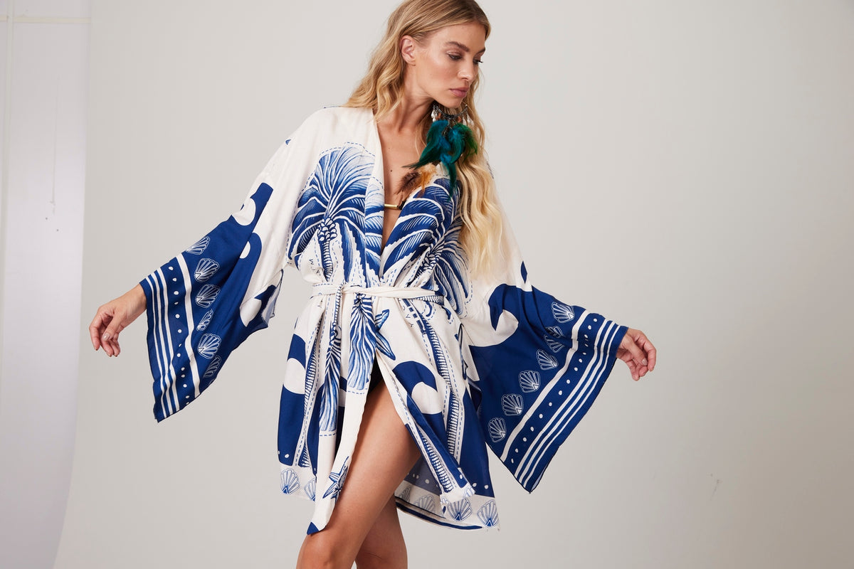 Kimono Curto Branco E Azul Coleção Pira Omomba''e Yacamim