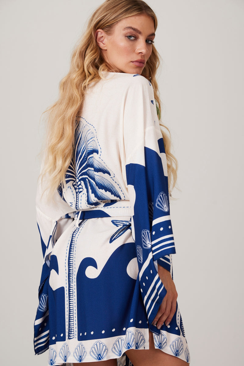 Kimono Curto Branco E Azul Coleção Pira Omomba''e Yacamim