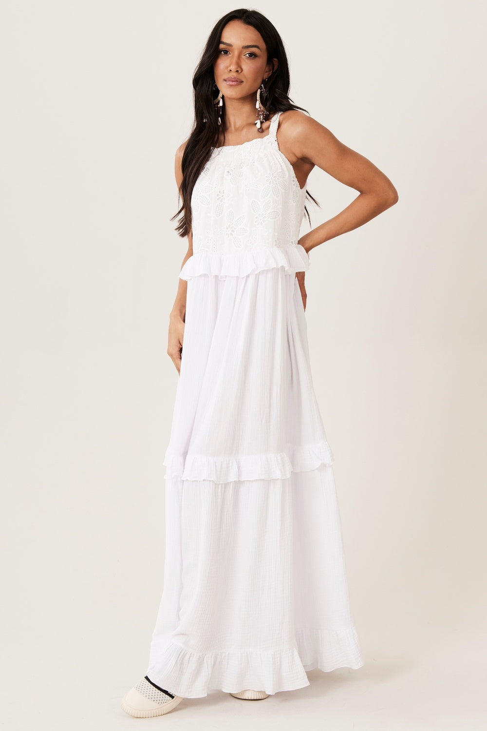 Vestido Longo Amplo De Alças Com Rendas E Babados Branco Yacamim C21