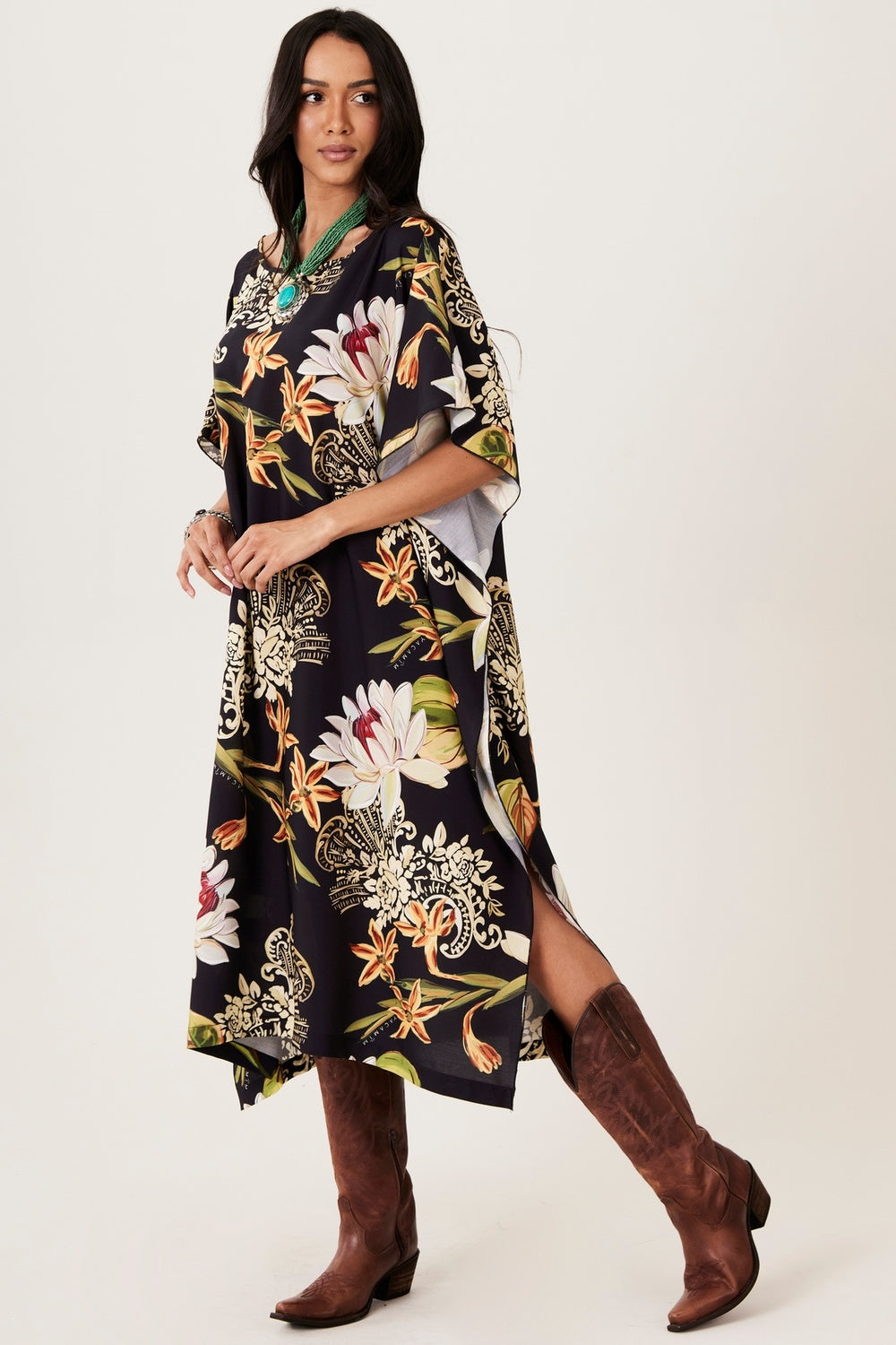 Kaftan Amplo Preto Estampa Floral Yacamim J7