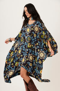 Kaftan Amplo Com Mangas Longas Preto Floral Yacamim J5