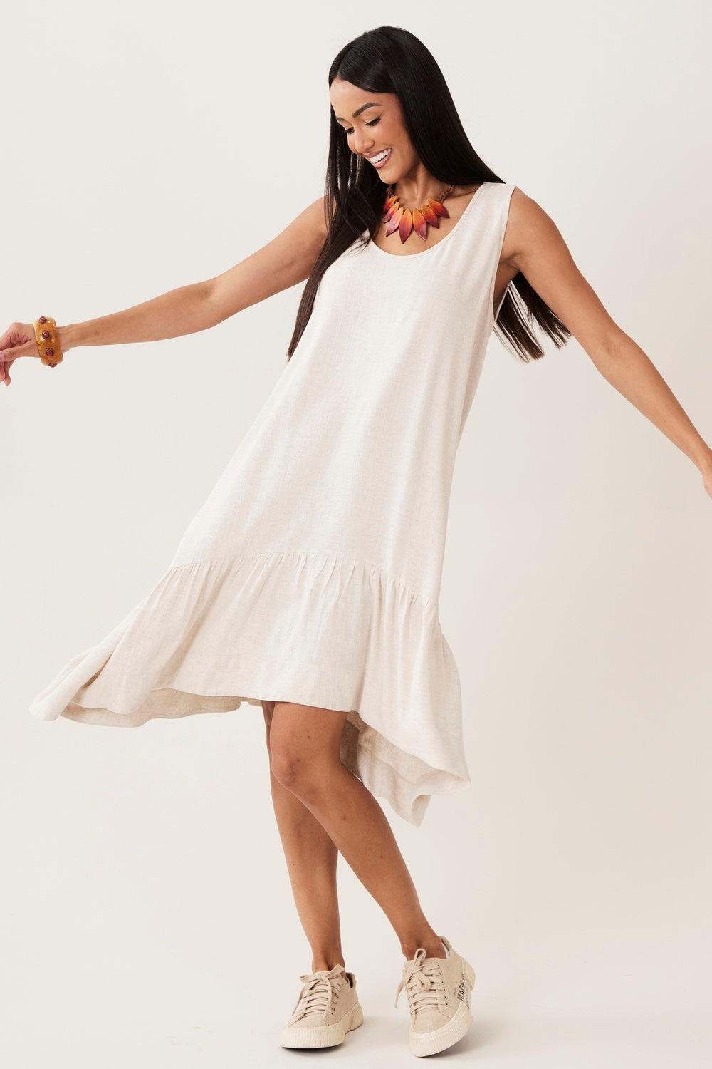 Vestido Regata De Viscolinho Com Pontas Laterais Bege Yacamim C4