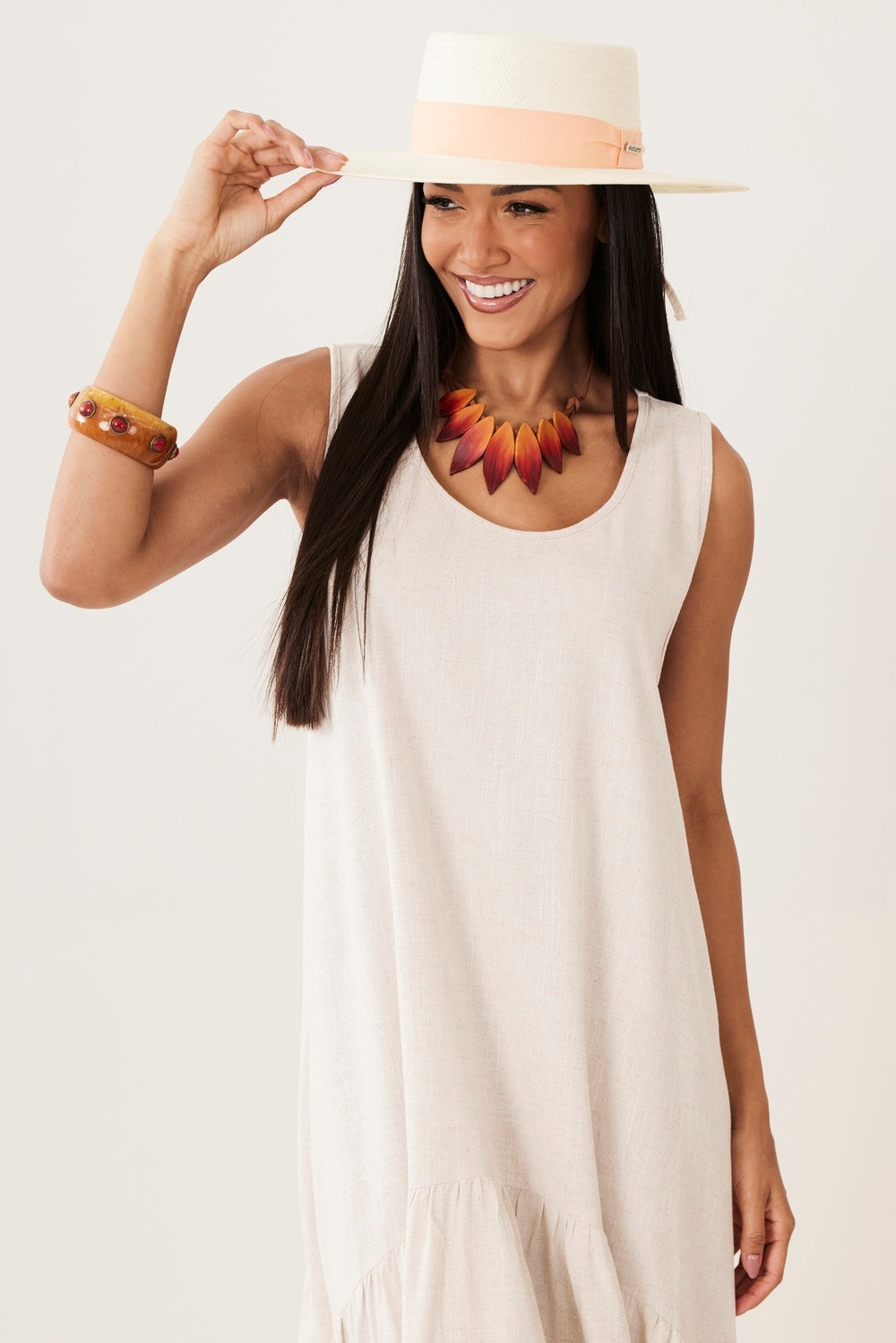 Vestido Regata De Viscolinho Com Pontas Laterais Bege Yacamim C4